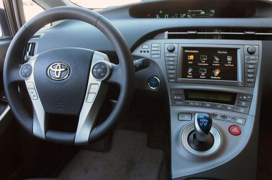  Toyota Prius Plug-In Hybrid 2012 года  (фото 56 из 75)